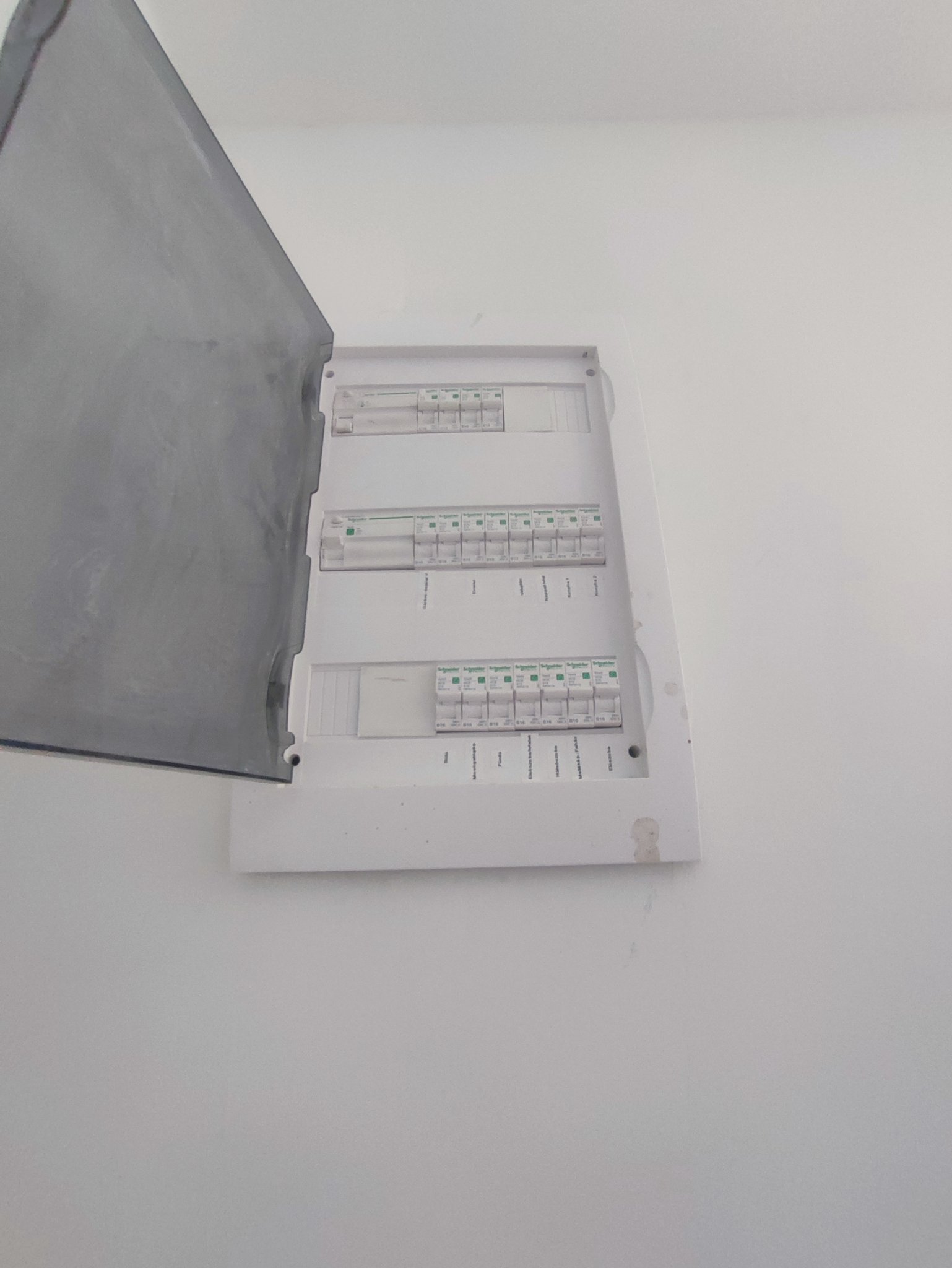 Elosztó csere, Fi-relé beépítés, villanyszerelés