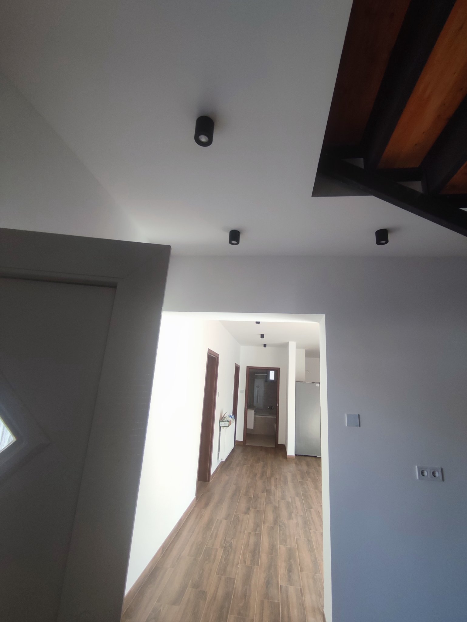 Villanyszerelés, hibaelhárítás, lámpa felrakás, szerelvényezés